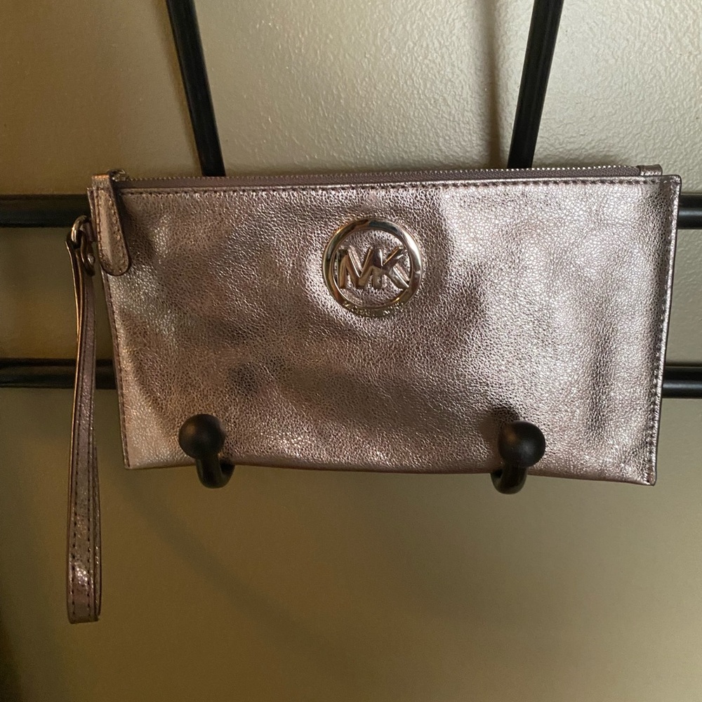 Beautiful light bronze metallic.